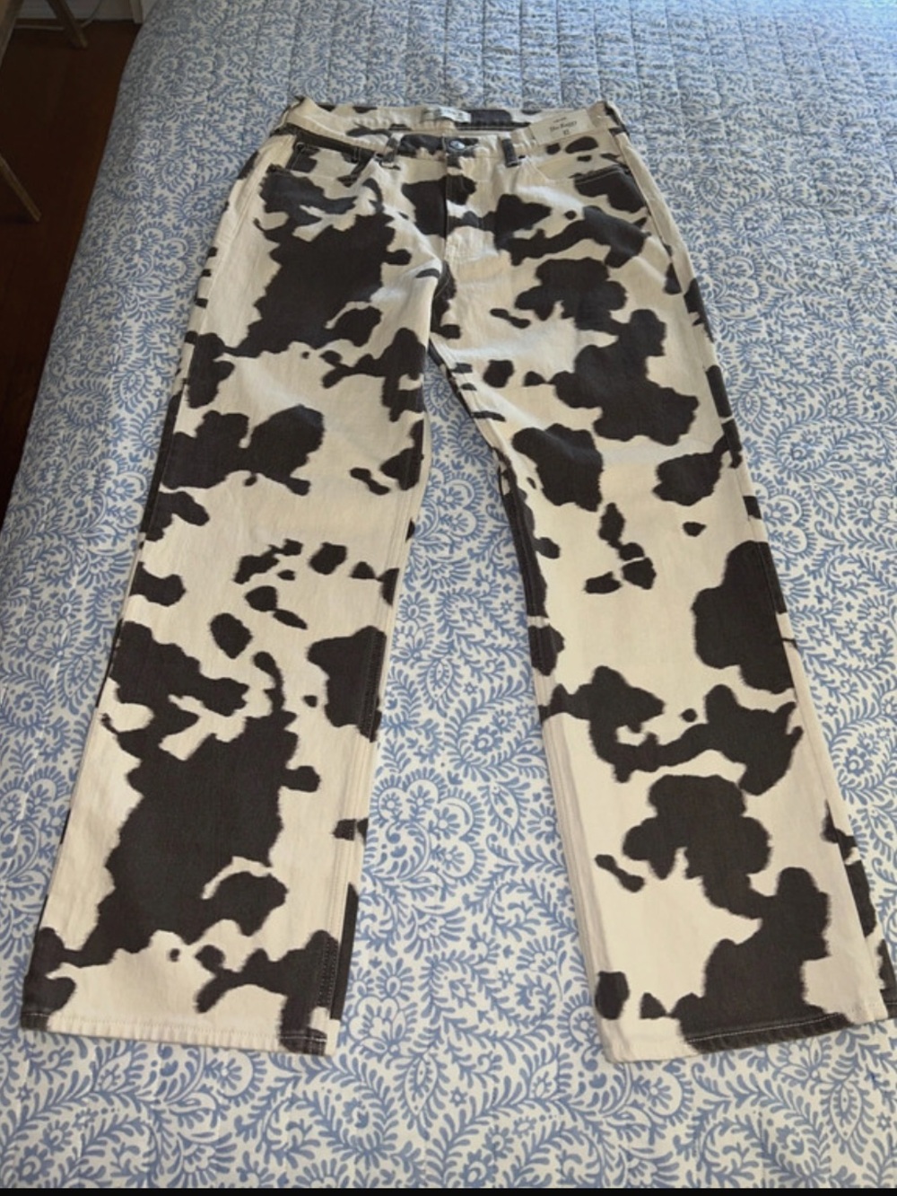 NWT women’s Abercrombie Cow print jeans trousers 27